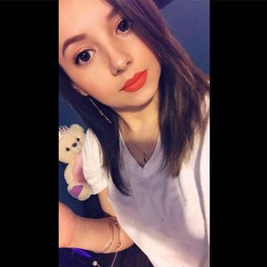 Meet your Posher, Loyda